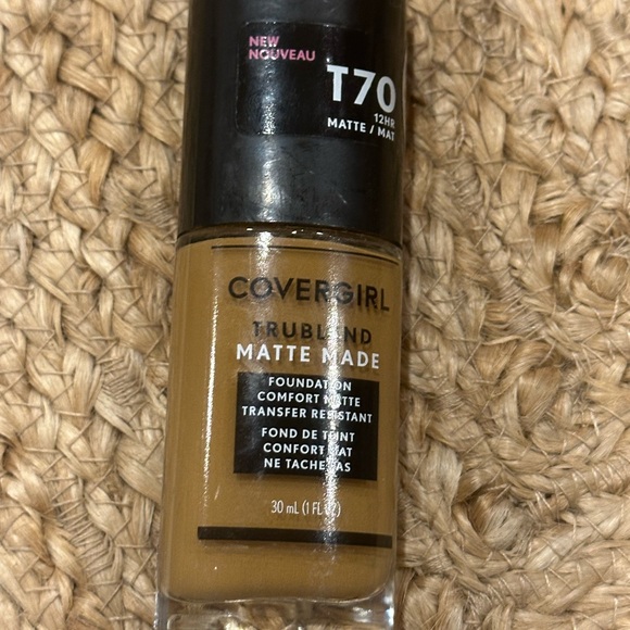 COVERGIRL TruBlend Matte Made Foundation T70 caramel - Picture 2 of 3